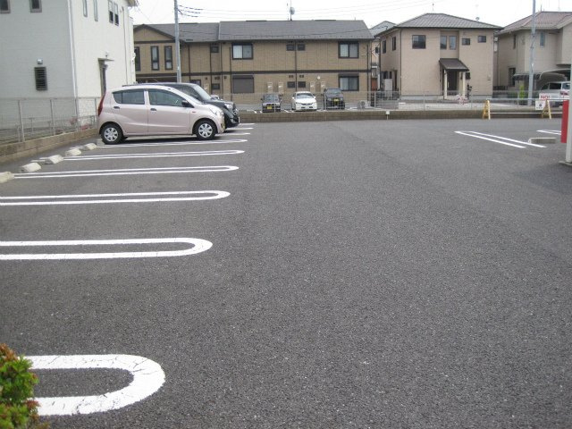 ヴィラ・デ・ソレイユの駐車場