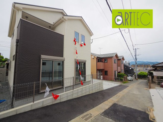 【前面道路含む現地写真】