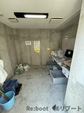アーネット西船橋の駐車場