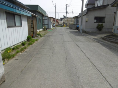 【前面道路含む現地写真】 | 黒石市道北町中古住宅