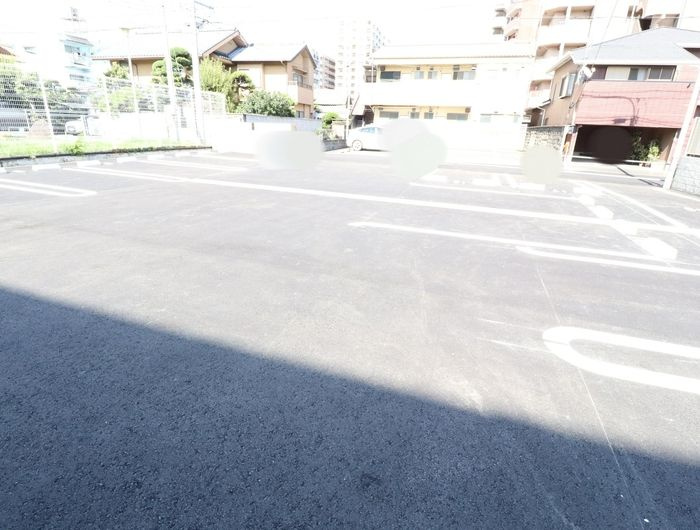 マーレ本荘の駐車場