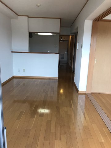 ビュースカイの居間・リビング|ゆったりとした居間です