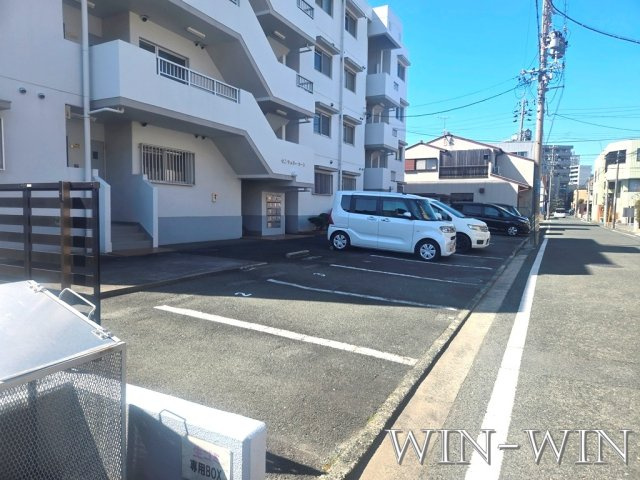 センチュリーコートの駐車場