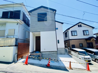 【外観】 | ☆勾配天井リビング×開放感×収納充実☆仲介手数料不要／小中学校・幼稚園・保育園至近／藤沢市下土棚 | 陽当たり良好！交通量の少ない前面道路です。