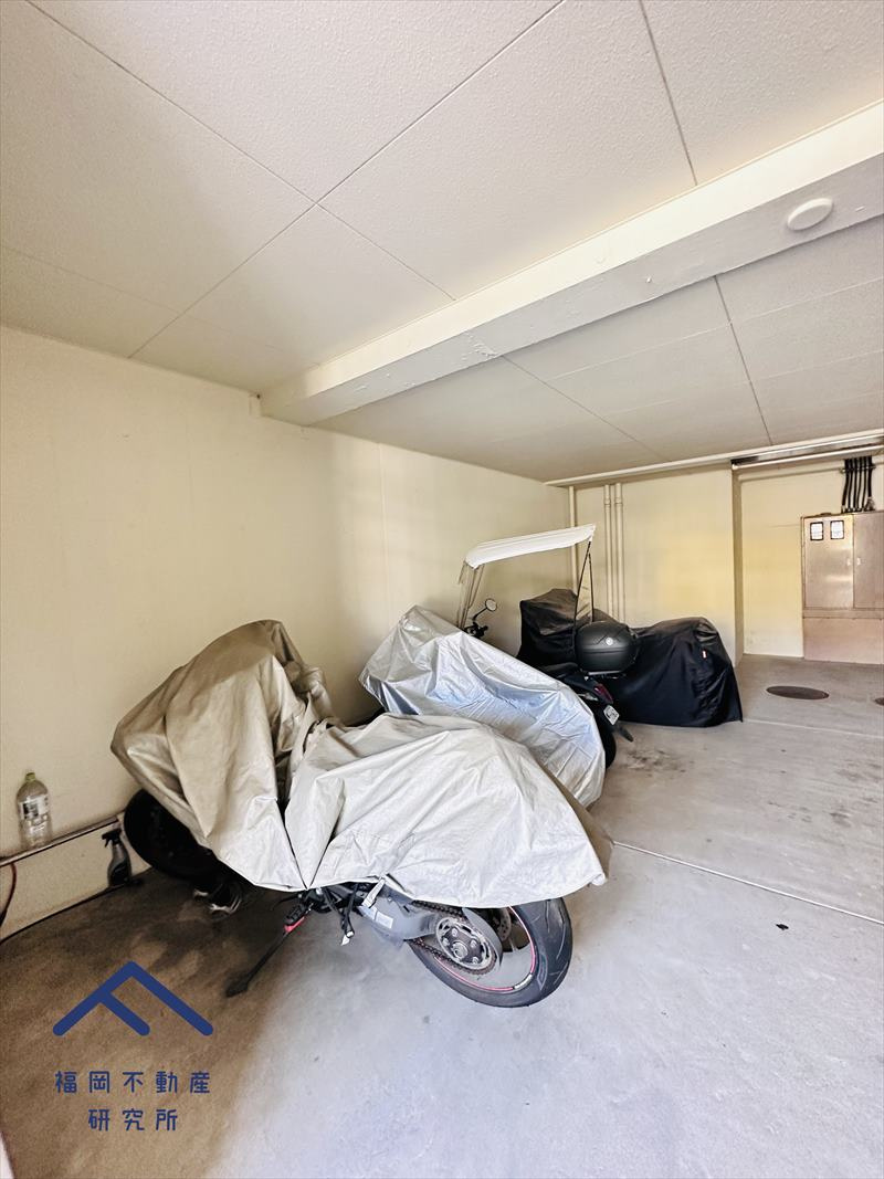 グランピアマンショングーデンハイツ空港南の駐車場