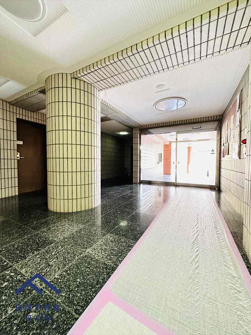 グランピアマンショングーデンハイツ空港南のエントランス