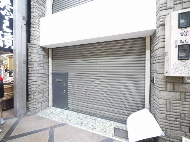 東向店舗の外観