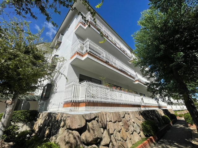 鉄筋コンクリート造３階建て