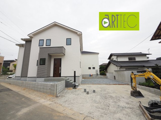 【駐車場】 | 【駐車スペース】
日々の暮らしにマイカーが必要。そんな方は物件の購入条件に駐車場は必須です。通勤に、家族のお迎えに、お買物に、おでかけに、クルマライフを楽しみたい方に。