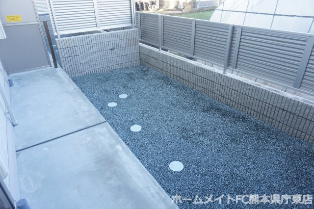 熊本市東区長嶺東５丁目のアパートのバルコニー