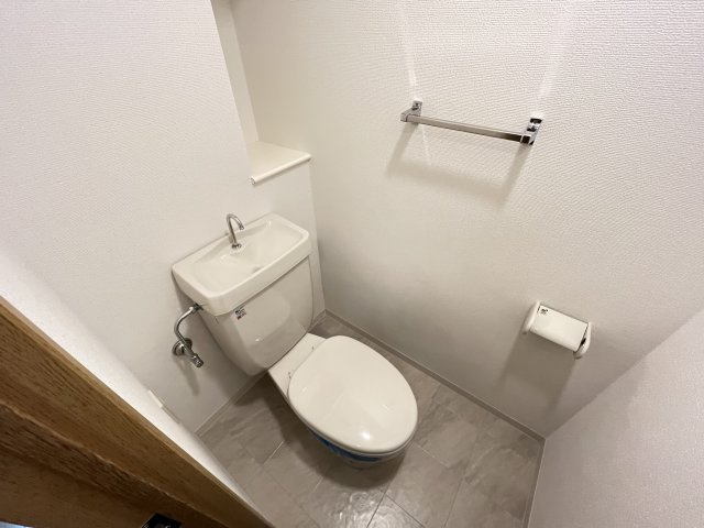落ち着ける空間のお手洗いです♪