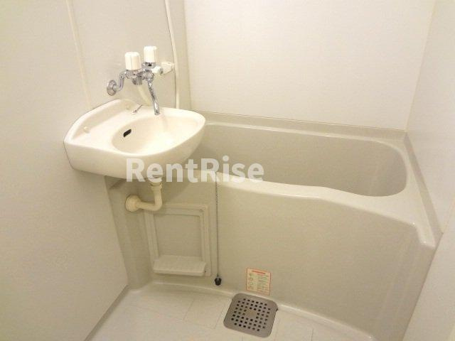 レオパレスＳ＆Ｔの浴室|浴室乾燥機付きで、雨の日でも安心！