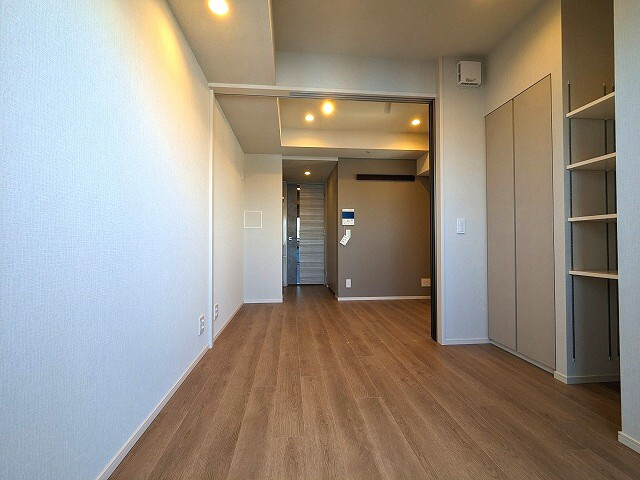 プライムアーバン浅草テラスの内装|室内の照明はダウンライトとスポットライト付きです