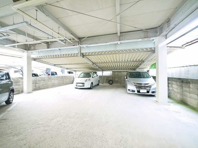 廣岡モータープールの駐車場|カースペースです