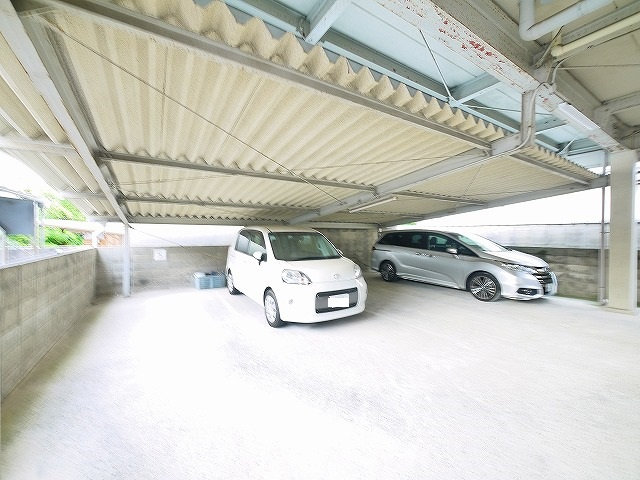 廣岡モータープールの駐車場|駐輪場です