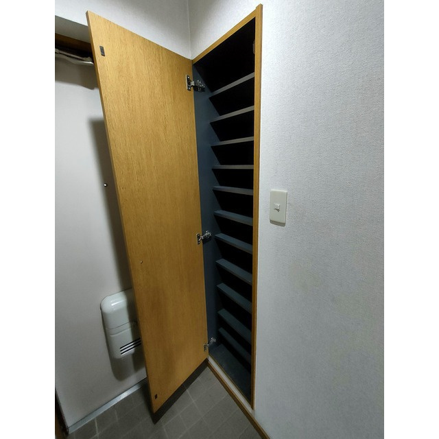 関市巾１丁目のアパートの玄関