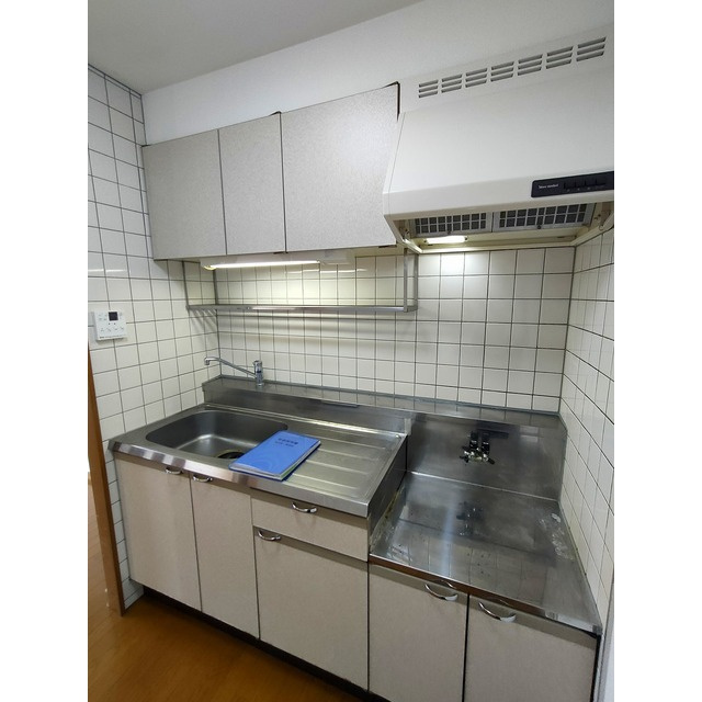 関市巾１丁目のアパートのキッチン