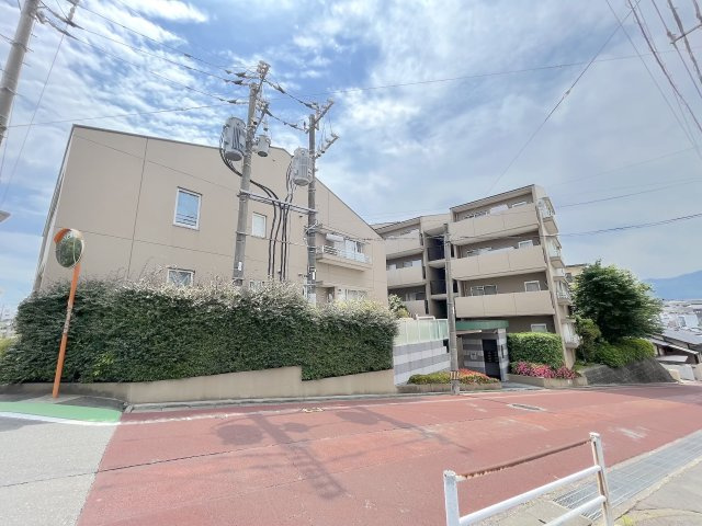 ロワールマンション長丘の外観