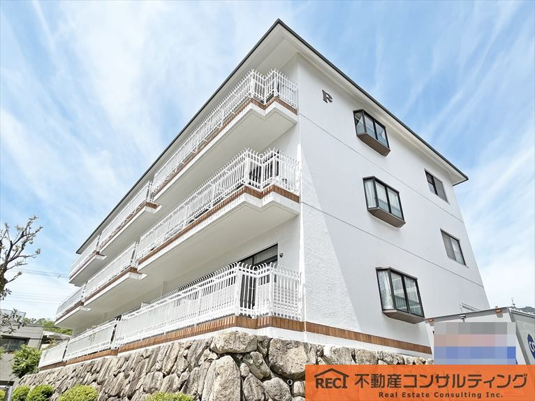 御影野村ハイツF棟の外観