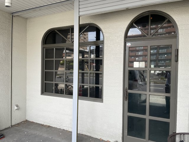 川西通倉庫の外観