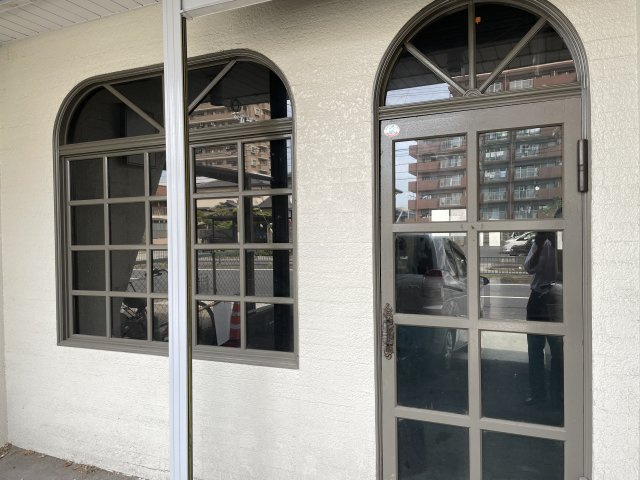 川西通倉庫の外観