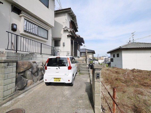 六条西戸建の駐車場