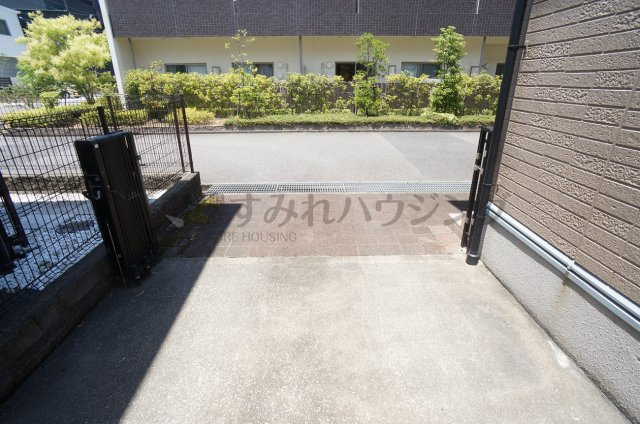 堀古タウンハウスの駐車場