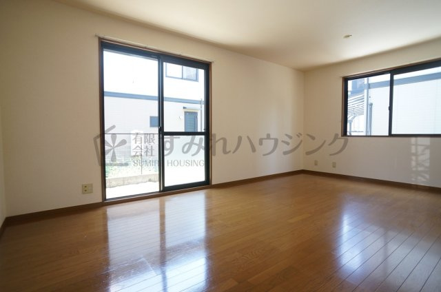 堀古タウンハウスの居間・リビング