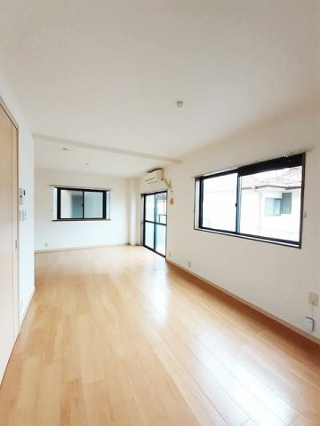 ヴェルドミール野田Ⅲの居間・リビング