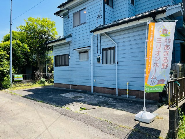 日の出町平井　中古戸建の前面道路含む現地写真