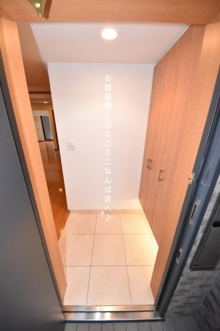 リーガル江戸堀の玄関