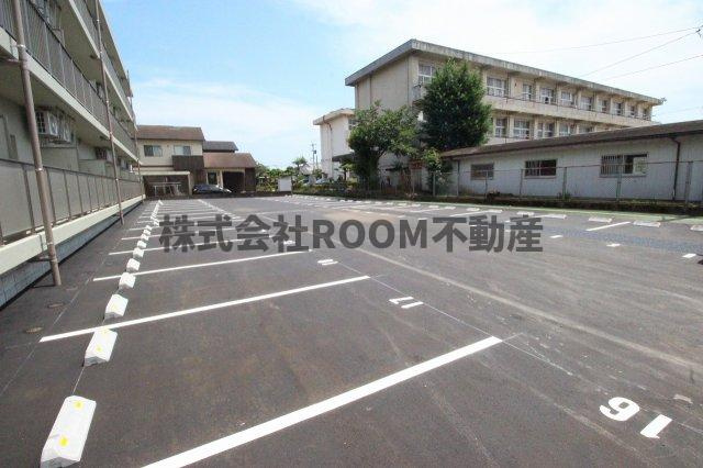 都城市千町の賃貸マンションの駐車場|駐車場に車を止められます