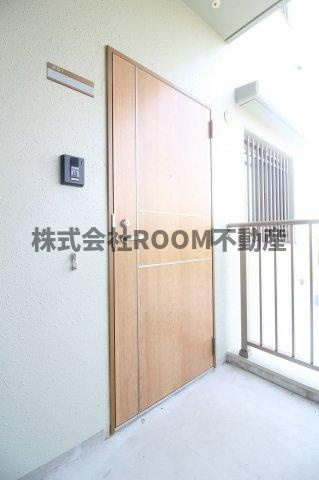 都城市千町の賃貸マンションの玄関|収納もある玄関です