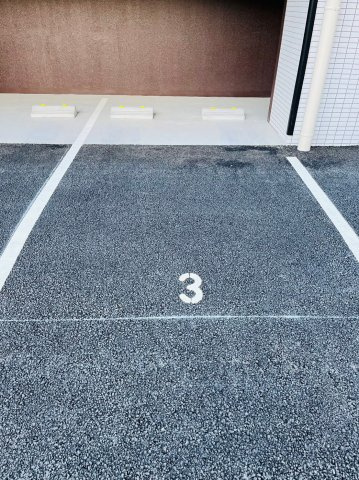 仲介手数料0円！！エステート金山の駐車場