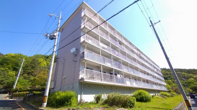 宝塚市中山五月台６丁目の賃貸マンションの外観