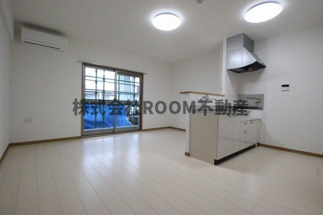 都城市千町の賃貸マンションの居間・リビング