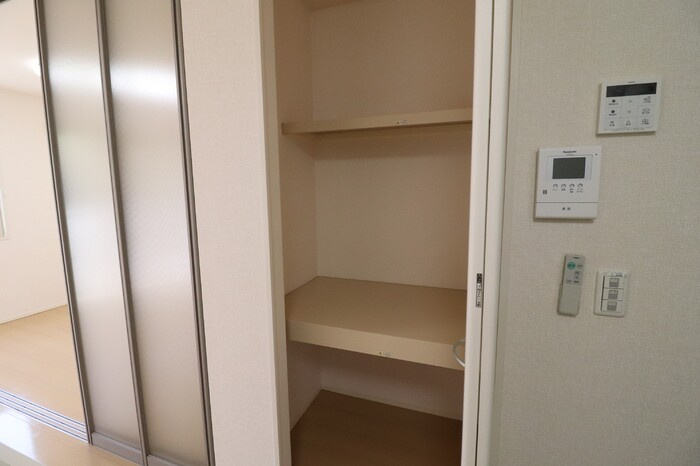 ファインビューⅣのキッチン|キッチン側収納