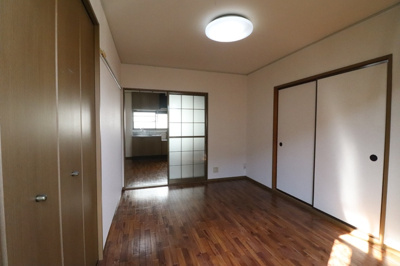 【洋室】 | ロイヤルガーデン吉倉 Ｄ | 洋室