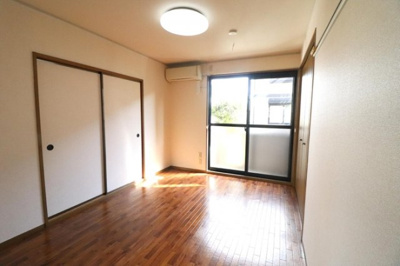 【洋室】 | ロイヤルガーデン吉倉 Ｄ | 洋室