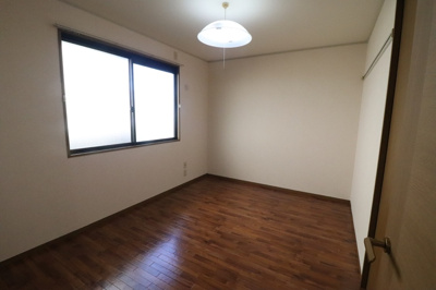 【洋室】 | ロイヤルガーデン吉倉 Ｄ | 北側洋室