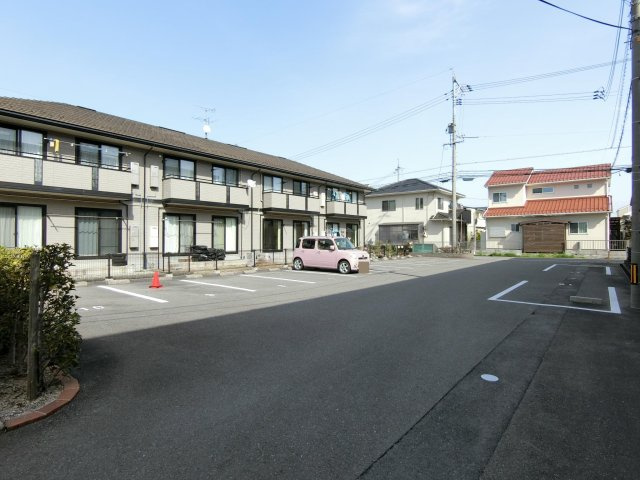 ガーデンスクエア　D棟の駐車場