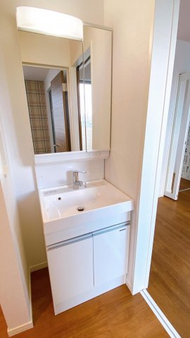 枚方市須山町　未入居一戸建ての独立洗面台