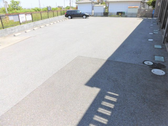 D'grance三塚の駐車場