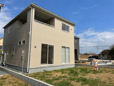 【外観】 | 潮来市大塚野第３-2号棟 | 即日のご見学も可能です。お気軽に0476-37-3888までお問合せ下さい。【祝完成：現地写真】ご見学は即日も可能です。即日のご見学も可能です。お気軽に0476-37-3888までお問合せ下さい。