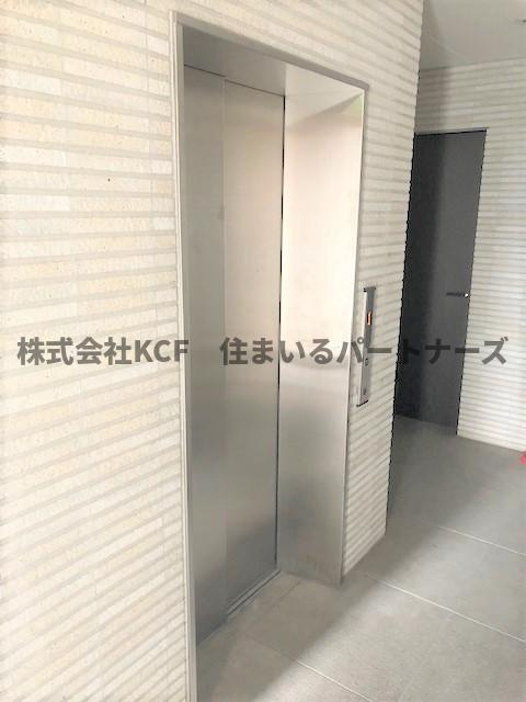 アドラシオンのエントランス|毎日通るエントランスはこのようになっています