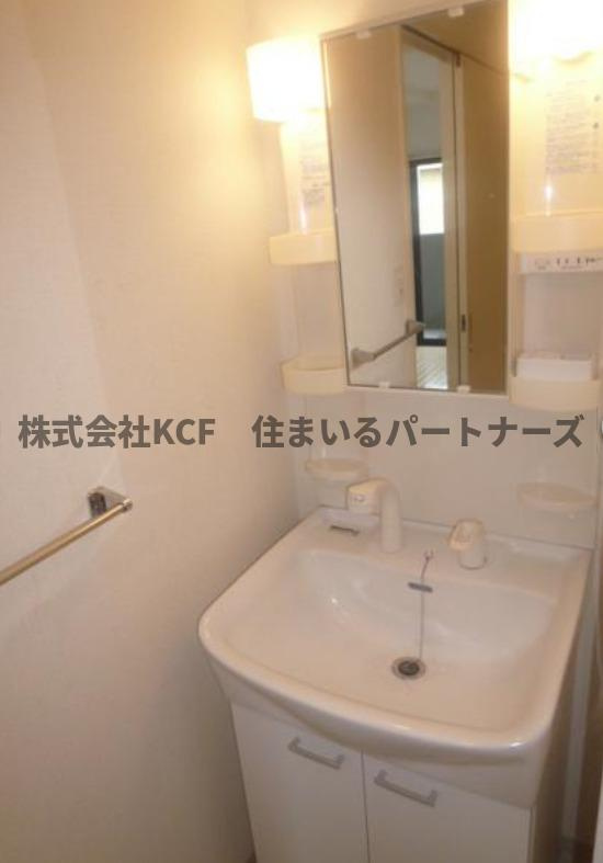 アドラシオンの洗面所|ゆったりとスペースのある洗面所