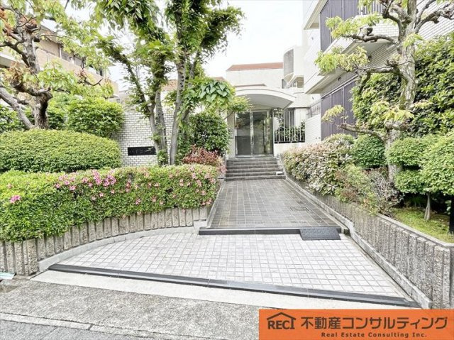 ハイコート御影のエントランス