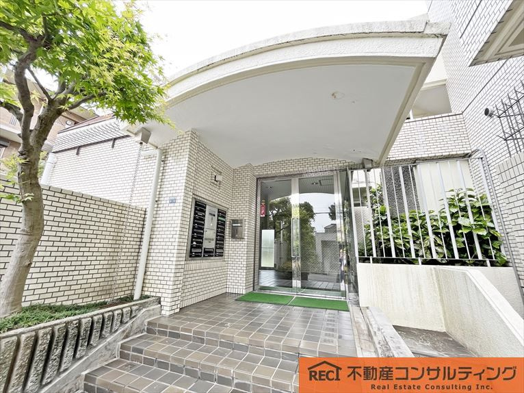 ハイコート御影のエントランス