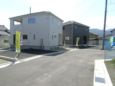 【前面道路含む現地写真】 | 新築戸建　笛吹市春日居町桑戸第2　2号棟 | 前面道路含む現地写真です