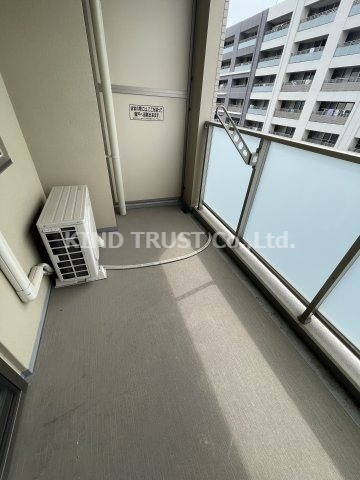 ファインフラッツ南森町のバルコニー|暖かな日差しのふりそそぐバルコニー